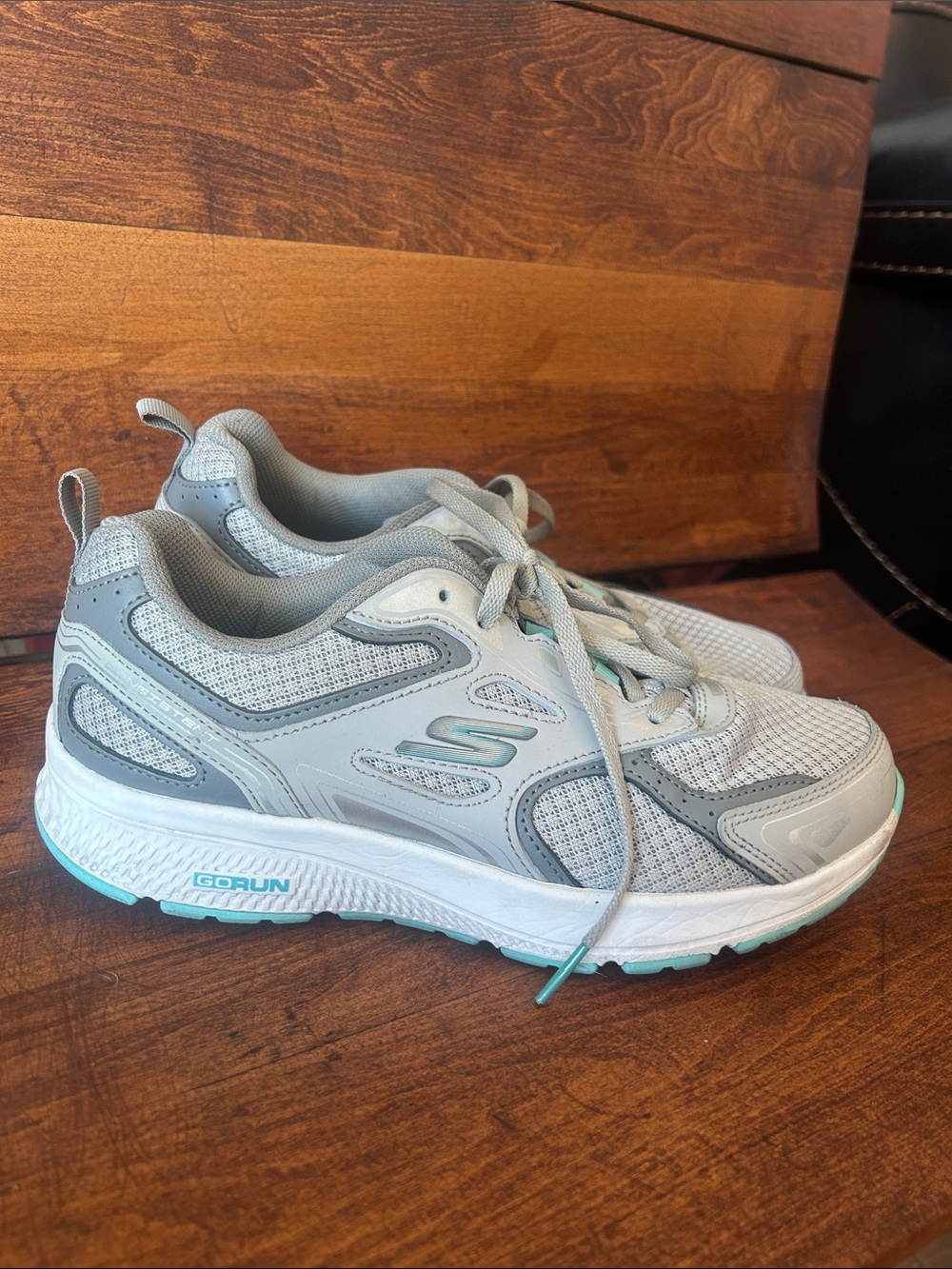 Skechers Women's GoRun Light Gray Athletic Sneakers with Teal Accents